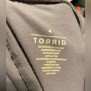 TORRID Gray Yoga Capri Legging, Women Plus size 4